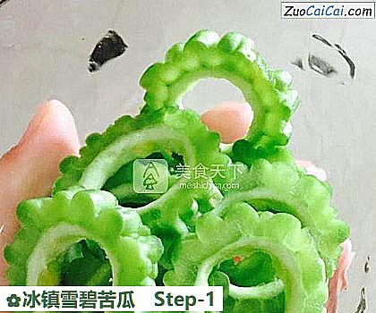冰镇雪碧苦瓜做法第一步骤