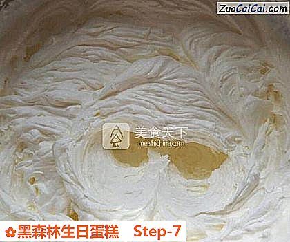 黑森林生日蛋糕做法第七步骤