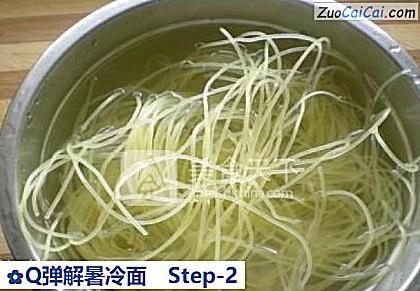 Q弹解暑冷面做法第二步骤