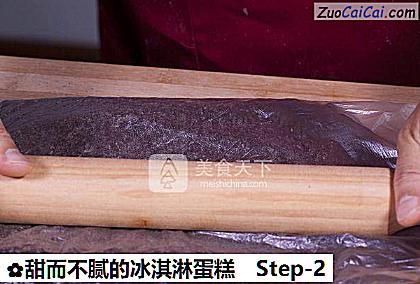 甜而不腻的冰淇淋蛋糕做法第二步骤