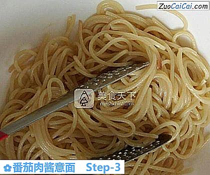 番茄肉酱意面做法第三步骤