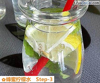 蜂蜜柠檬水做法第三步骤