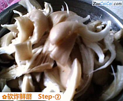 软炸鲜蘑做法第二步骤