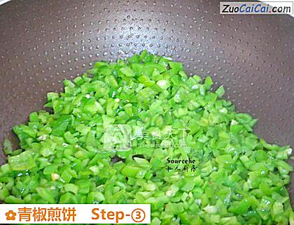 青椒煎饼做法第三步骤