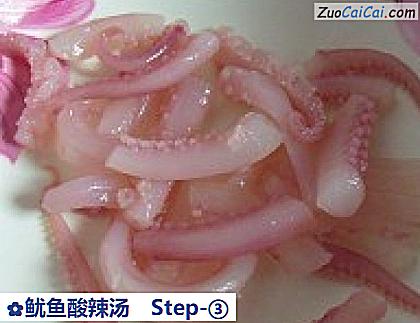 鱿鱼酸辣汤做法第三步骤