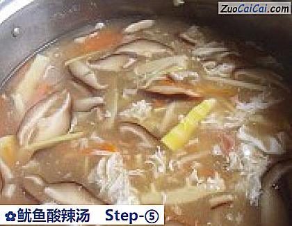 鱿鱼酸辣汤做法第五步骤