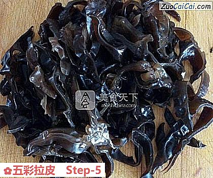 五彩拉皮做法第五步骤