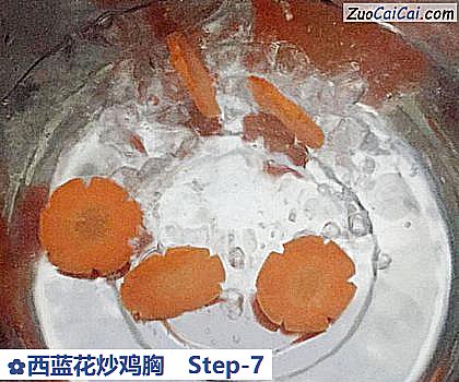 西蓝花炒鸡胸做法第七步骤