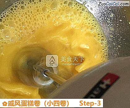 戚风蛋糕卷做法第三步骤