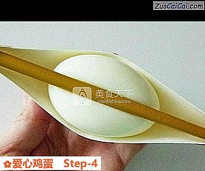 爱心鸡蛋做法第四步骤