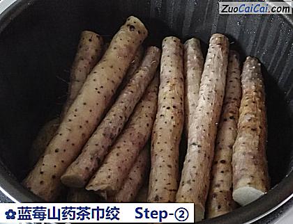 蓝莓山药茶巾绞做法第二步骤