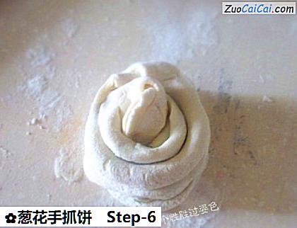 葱花手抓饼做法第六步骤