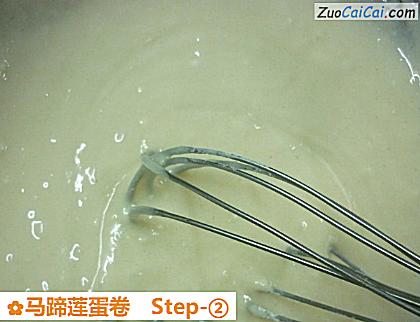 马蹄莲蛋卷做法第二步骤