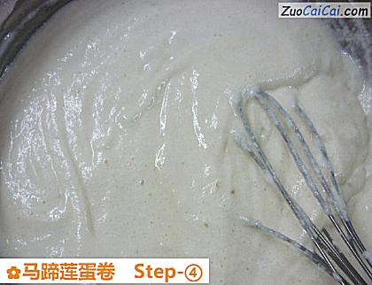 马蹄莲蛋卷做法第四步骤
