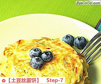 土豆丝蛋饼做法第七步骤