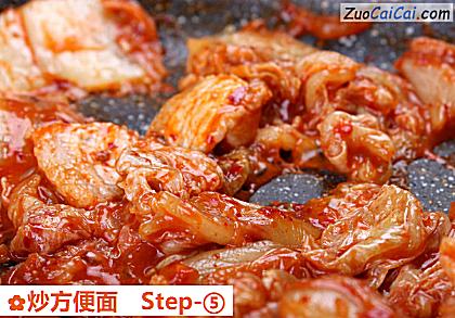 炒方便面做法第五步骤