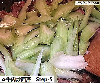 牛肉炒西芹做法第五步骤