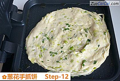 葱花手抓饼做法第十二步骤