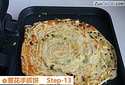 葱花手抓饼做法第十三步骤