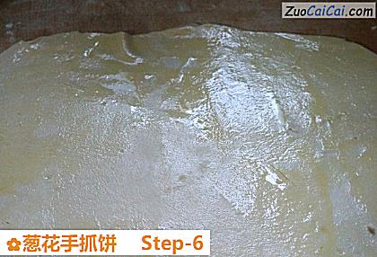 葱花手抓饼做法第六步骤