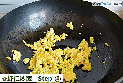 虾仁炒饭做法第四步骤