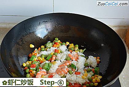 虾仁炒饭做法第六步骤