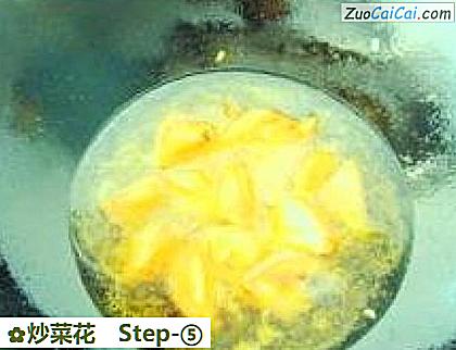 炒菜花做法第五步骤