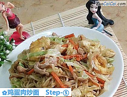 鸡蛋肉炒面做法第五步骤