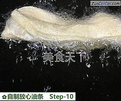 自制放心油条做法第十步骤