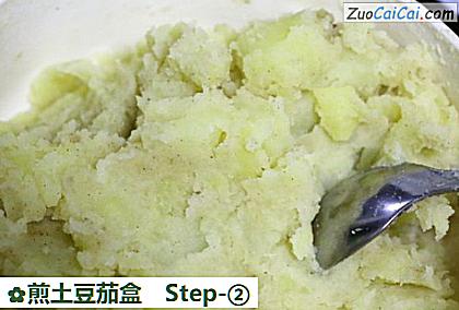 煎土豆茄盒做法第二步骤