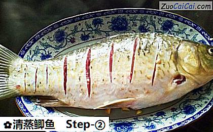 清蒸鲫鱼做法第二步骤