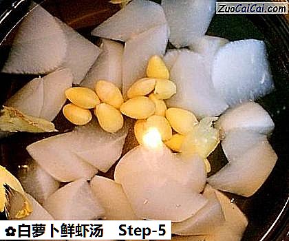 白萝卜鲜虾汤做法第五步骤