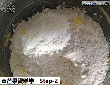 芒果蛋糕卷做法第二步骤