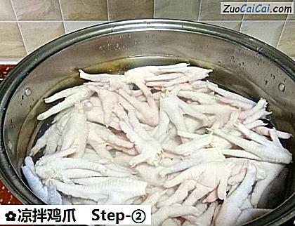 凉拌鸡爪做法第二步骤