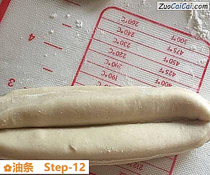 油条做法第十二步骤