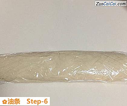 油条做法第六步骤