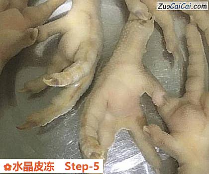 水晶皮冻做法第五步骤
