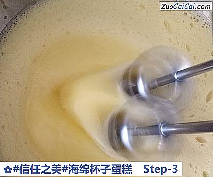 海绵杯子蛋糕做法第三步骤