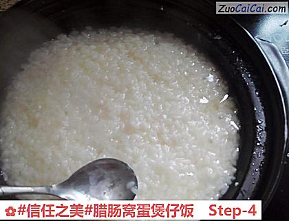 腊肠窝蛋煲仔饭做法第四步骤