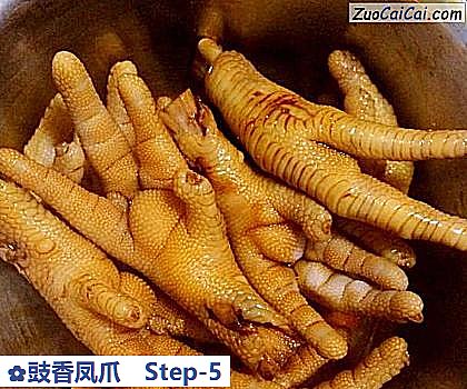 豉香凤爪做法第五步骤