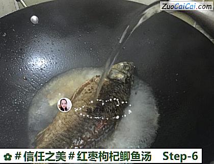 红枣枸杞鲫鱼汤做法第六步骤