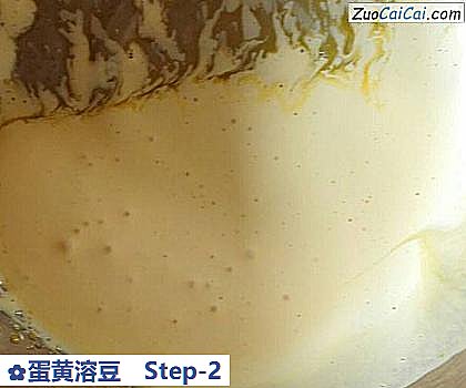 蛋黄溶豆做法第二步骤