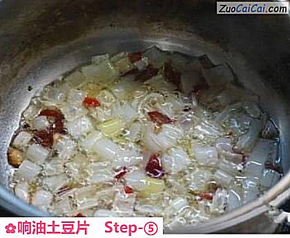 响油土豆片做法第五步骤