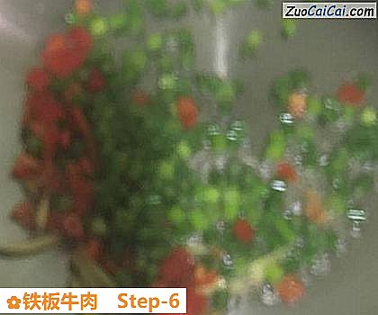 铁板牛肉做法第六步骤