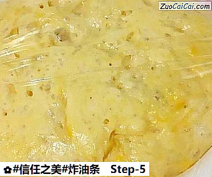 炸油条做法第五步骤