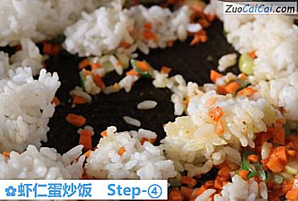 虾仁蛋炒饭做法第四步骤