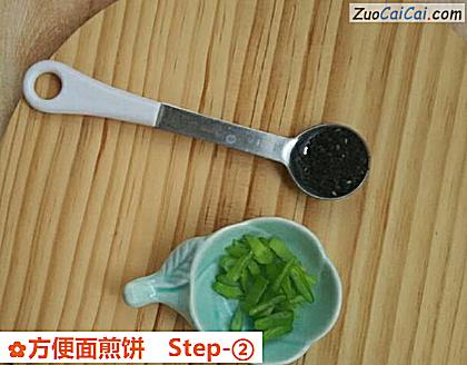 方便面煎饼做法第二步骤