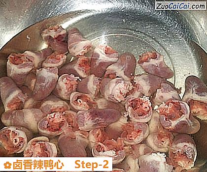 卤香辣鸭心做法第二步骤