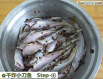 干炸小刀鱼做法第四步骤