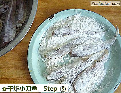 干炸小刀鱼做法第五步骤